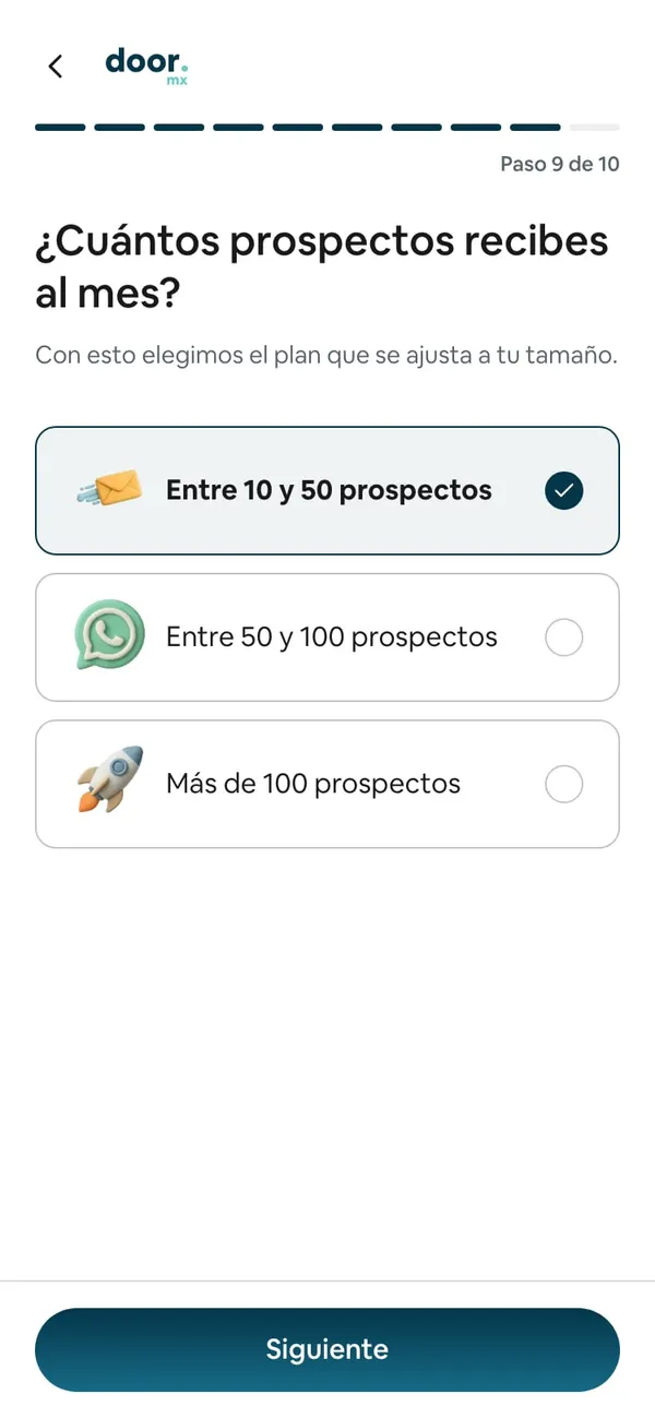 Paso 9 de 10, ¿Cuántos prospectos recibes al mes?, con Entre 10 y 50 prospectos elegido