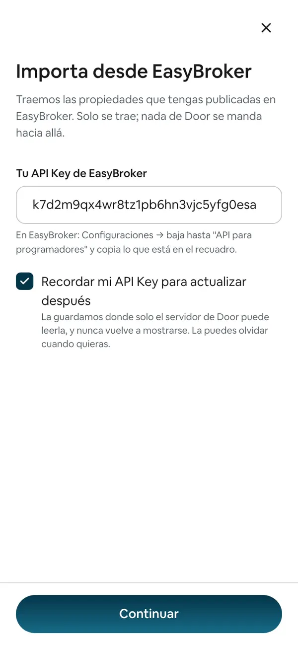El campo «Tu API Key de EasyBroker» con una llave de ejemplo, la casilla «Recordar mi API Key…» marcada y el botón Continuar