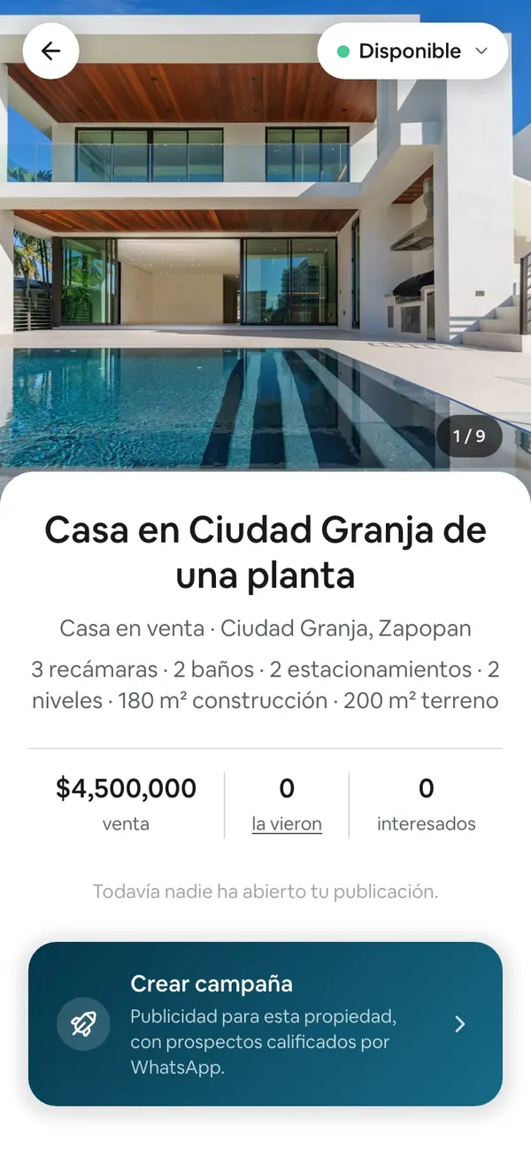 La pantalla de una propiedad en el teléfono, sin barra abajo, con el botón redondo de la flecha arriba a la izquierda