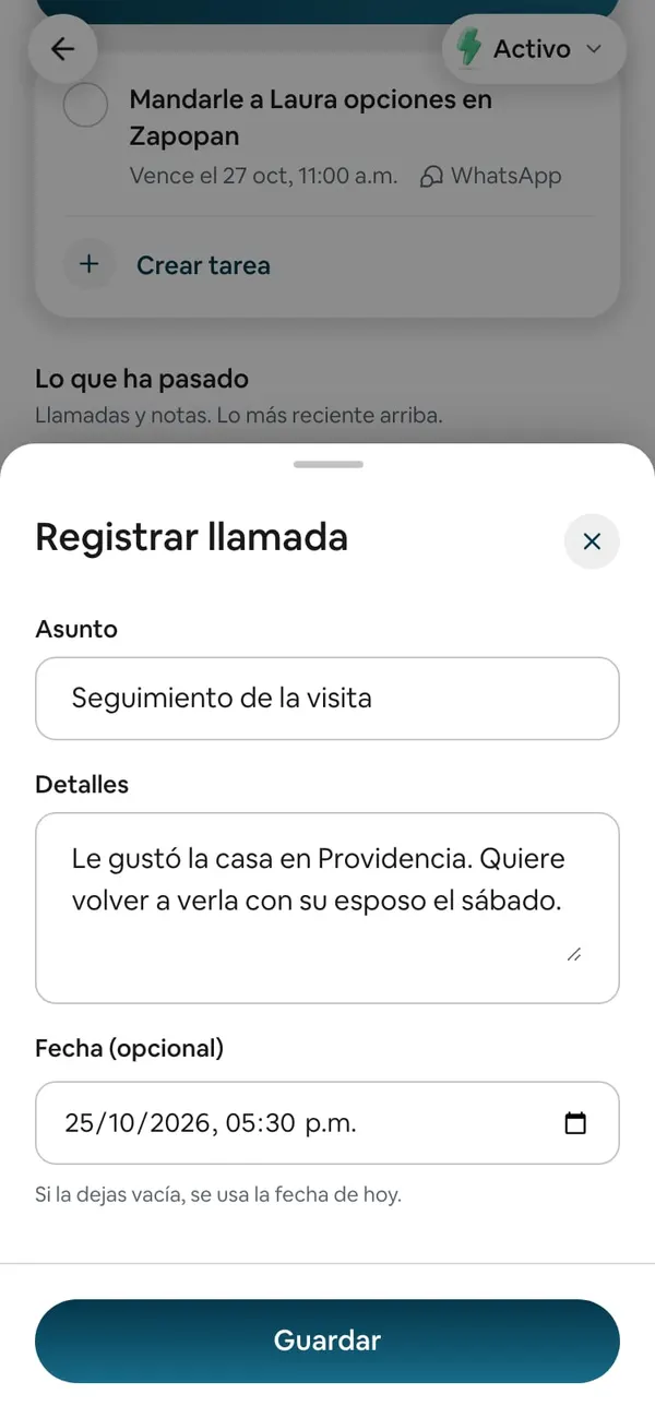 Hoja «Registrar llamada»: Asunto «Seguimiento de la visita», Detalles, Fecha (opcional) 25/10/2026 05:30 p.m. y el botón Guardar