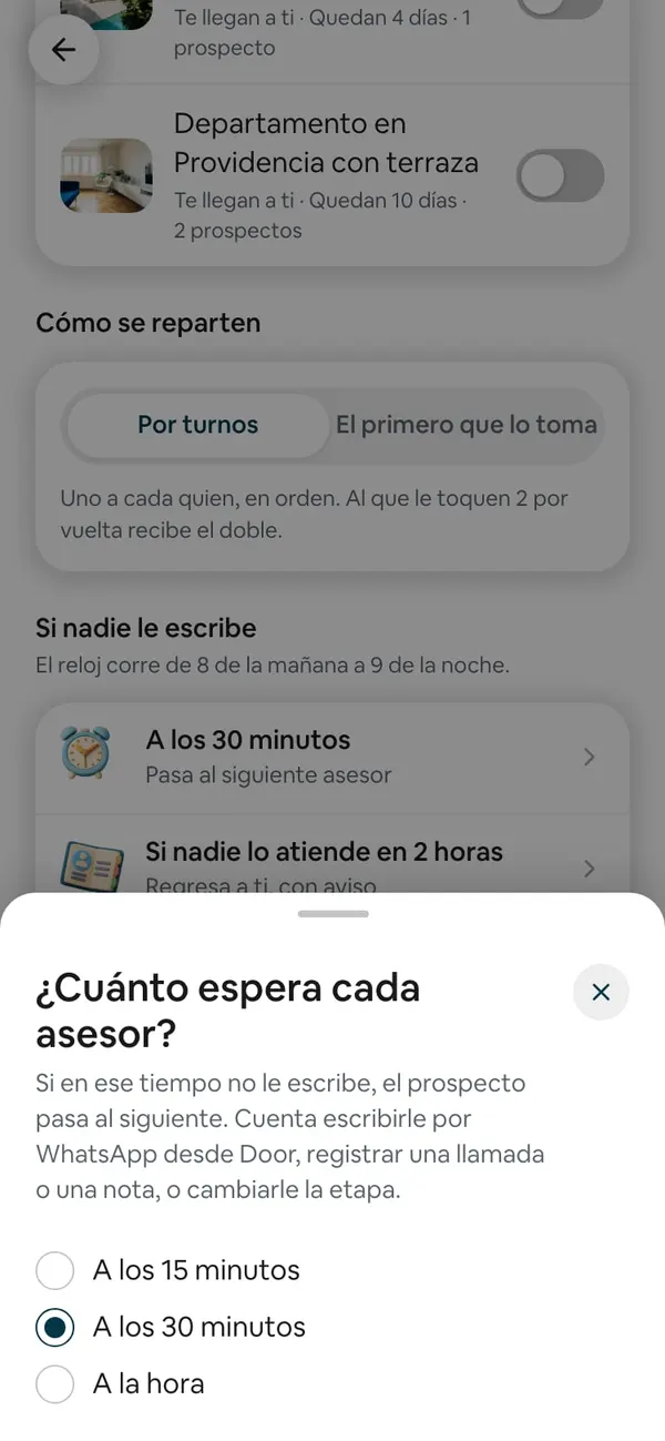 Hoja ¿Cuánto espera cada asesor? con A los 15 minutos, A los 30 minutos (elegido) y A la hora