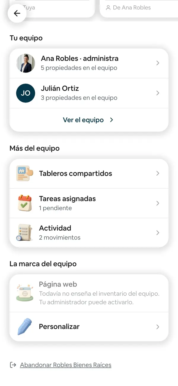 Panel de Inmobiliaria visto por un miembro, con el enlace «Abandonar Robles Bienes Raíces» al pie