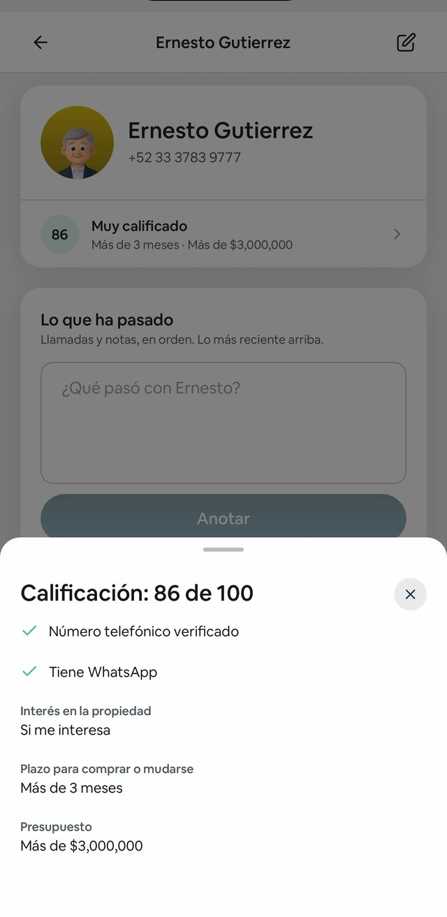Un prospecto de campaña en el CRM de Door, con su calificación de 86 de 100 y el desglose