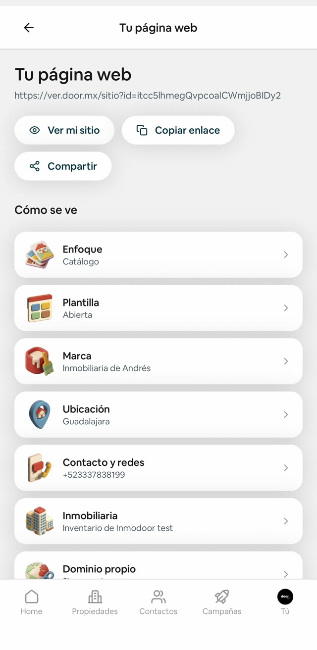 La pantalla de gestión de la página web en Door, con el enfoque, la plantilla, la marca y el dominio